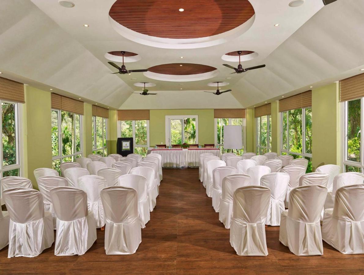 The Woods Resorts Wayanad Sultan Bathery Buitenkant foto